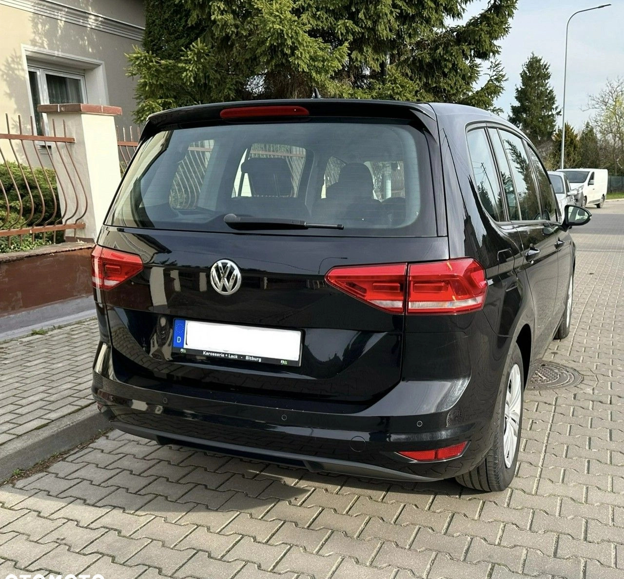 Volkswagen Touran cena 59600 przebieg: 220100, rok produkcji 2017 z Koszalin małe 232